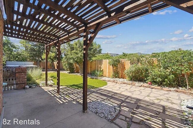 Foto del edificio - 4 br, 2 bath House - 5145 Santa Clara Pl #A