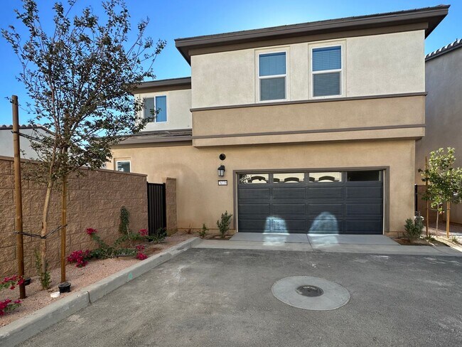 Foto del edificio - AVAILABLE NOW ! 4 bedrooms 3 bathrooms Hom...