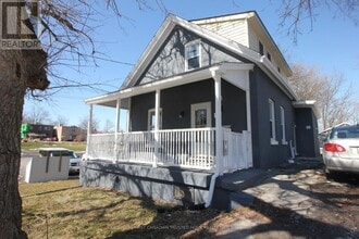 Building Photo - 12 Weston St