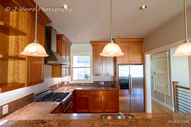 Building Photo - 139 Randall St