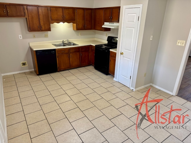 Building Photo - 4665 Lasalle Pl