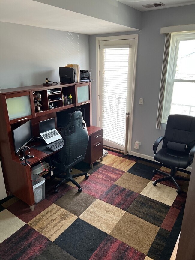 Foto del edificio - 815 S Western Ave