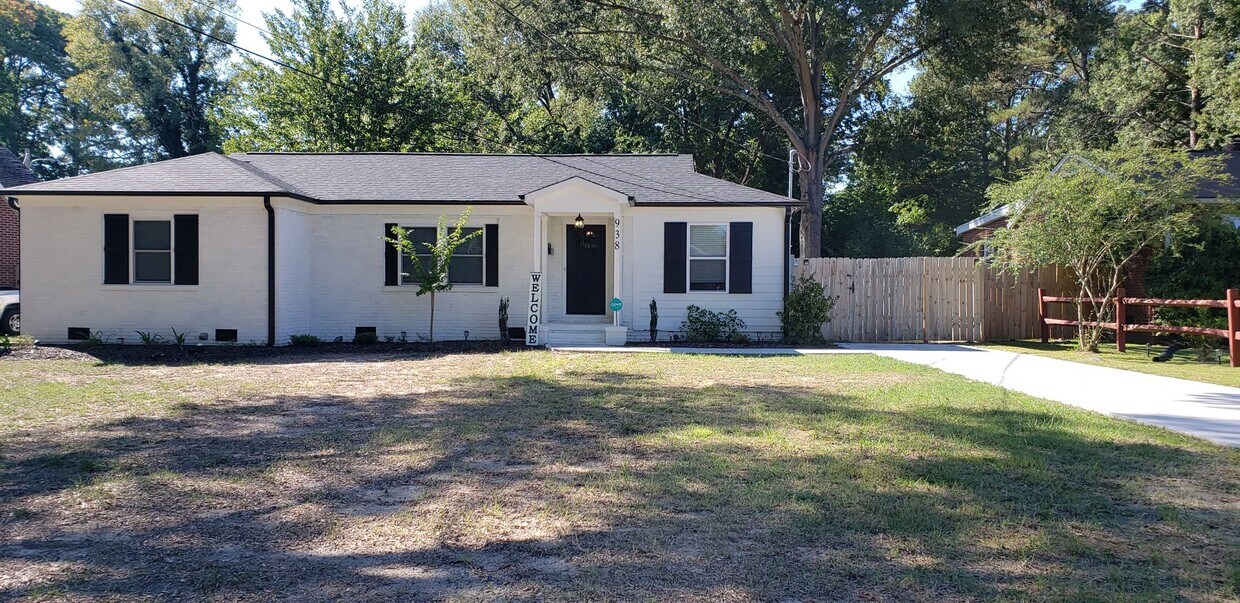Foto principal - Remodeled 3 bedroom, 2 bath home