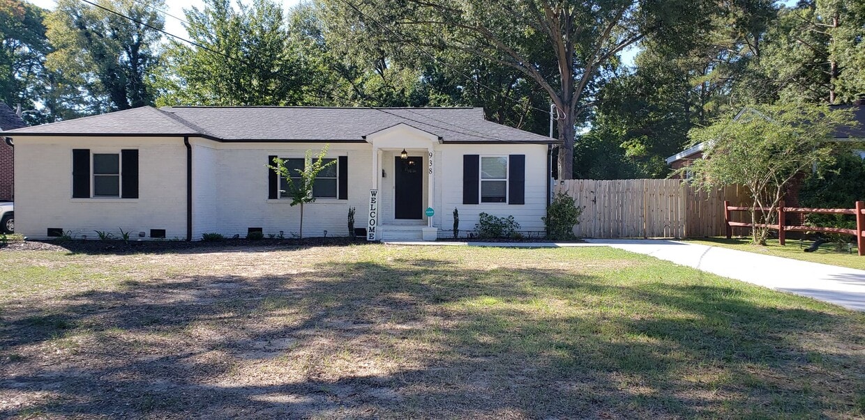 Primary Photo - Remodeled 3 bedroom, 2 bath home