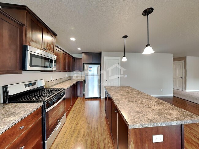 Foto del edificio - 468 Tulip Ave