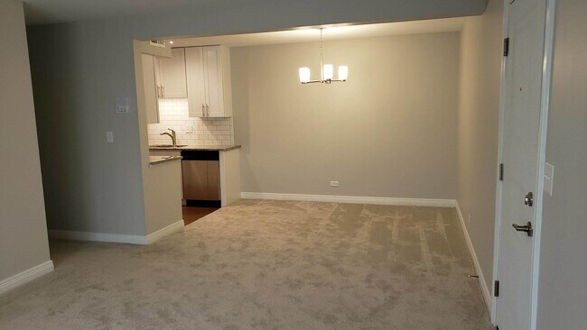 Building Photo - 508 N Cass Ave