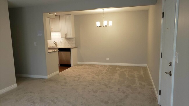 Building Photo - 508 N Cass Ave