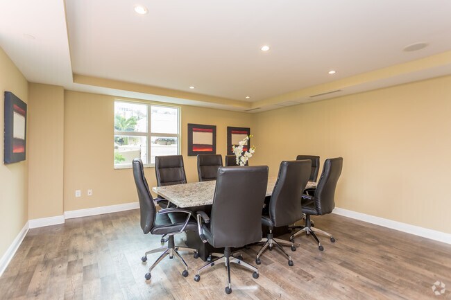 Leasing Office - Camden Brickell