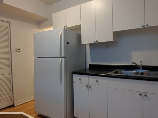 Foto del edificio - 3008 N Whipple St