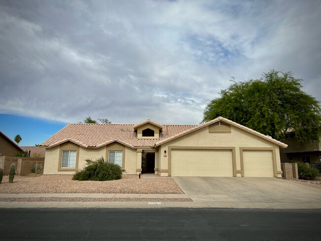 Beautiful Continental Ranch living - 8959 N Veridian Dr