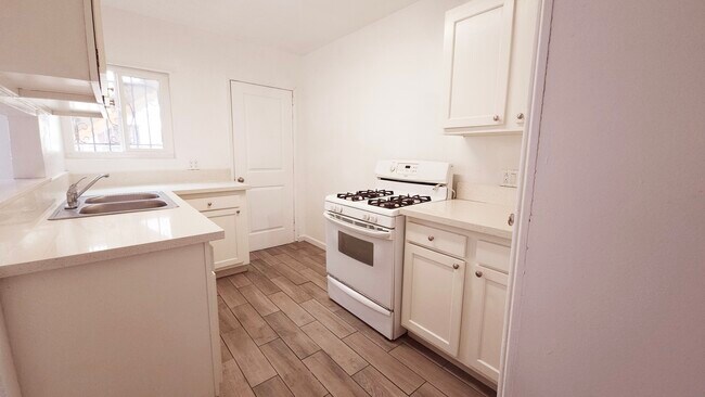Foto del edificio - 10223 Woodworth Ave