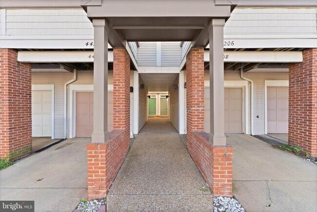 Foto del edificio - 44210 Shady Glen Terrace