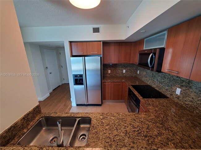 Foto del edificio - 9066 SW 73rd Ct