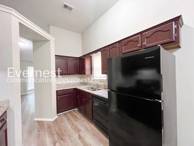 Building Photo - 3-Bed/2-Bath Home/ Pet Friendly/ Available Soon!