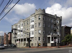Building Photo - 232 Cooper St