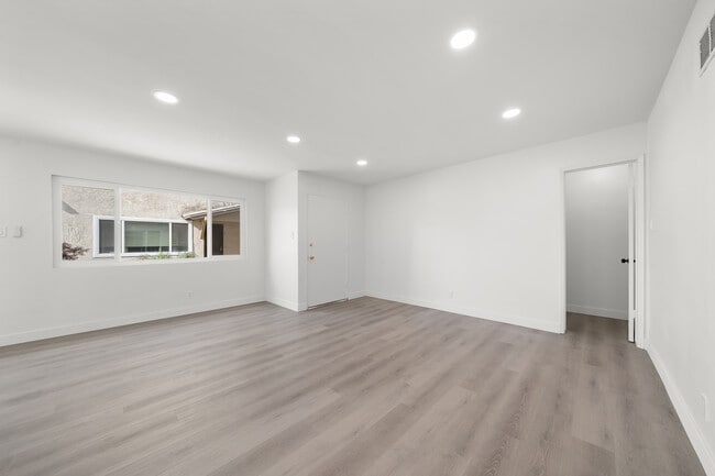 Building Photo - 3444 E Wilton St