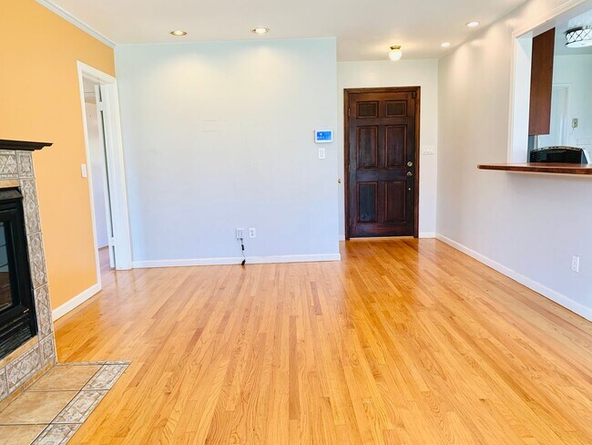Building Photo - Beautiful 3BD/1BA Home Available in Allied...