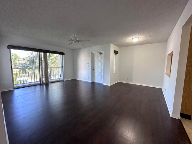 Building Photo - 13870 Oneida Dr