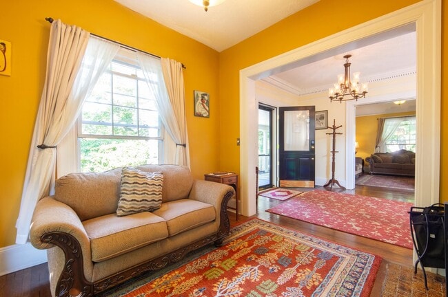 Building Photo - 356 Carteret Pl