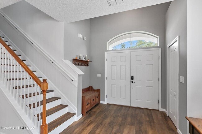 Building Photo - 129 Thornloe Dr