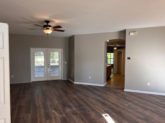 Building Photo - Gorgeous 3/2/2 Pool Home