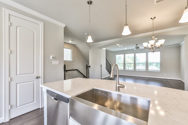 Foto del edificio - 10828 Brittmoore Oaks Pl