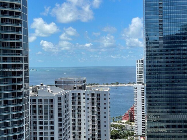 Building Photo - 1200 Brickell Bay Dr