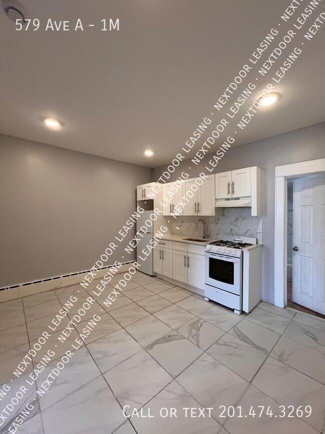 Building Photo - 579 Avenue A