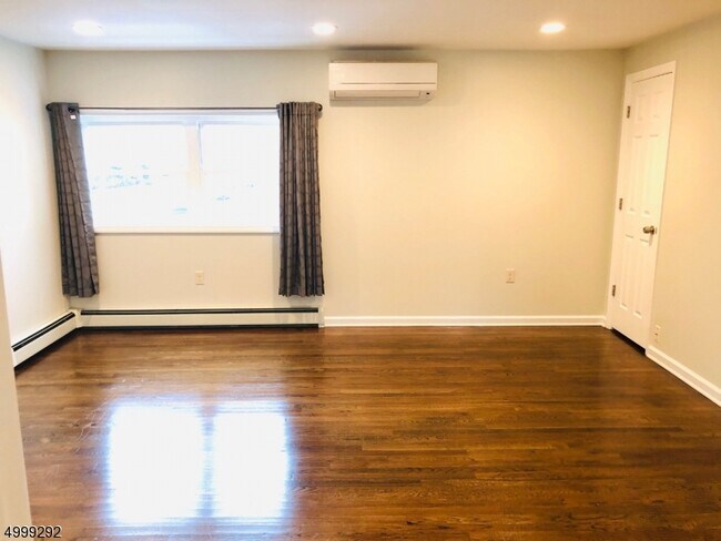 Foto del edificio - 725 Boulevard