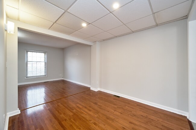 Foto del edificio - 3221 Regents Park Ln