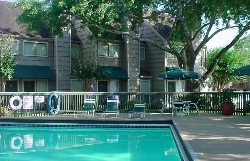 Piscina - Bridgestone Apartments