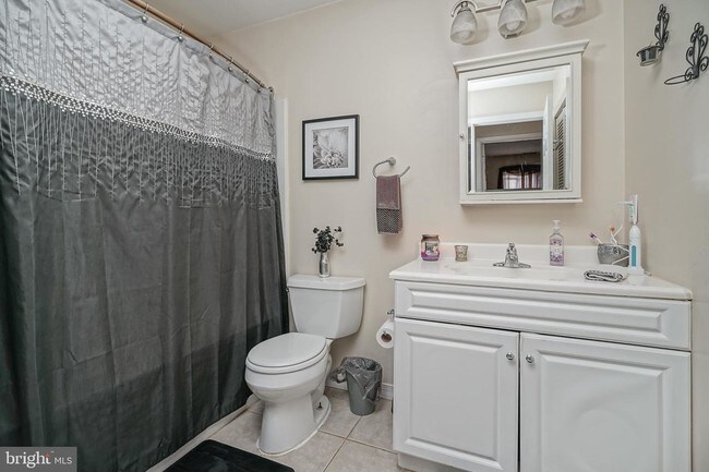 Building Photo - 303 Firethorne Ct
