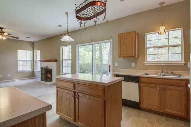 Foto del edificio - 103 Amberside Dr