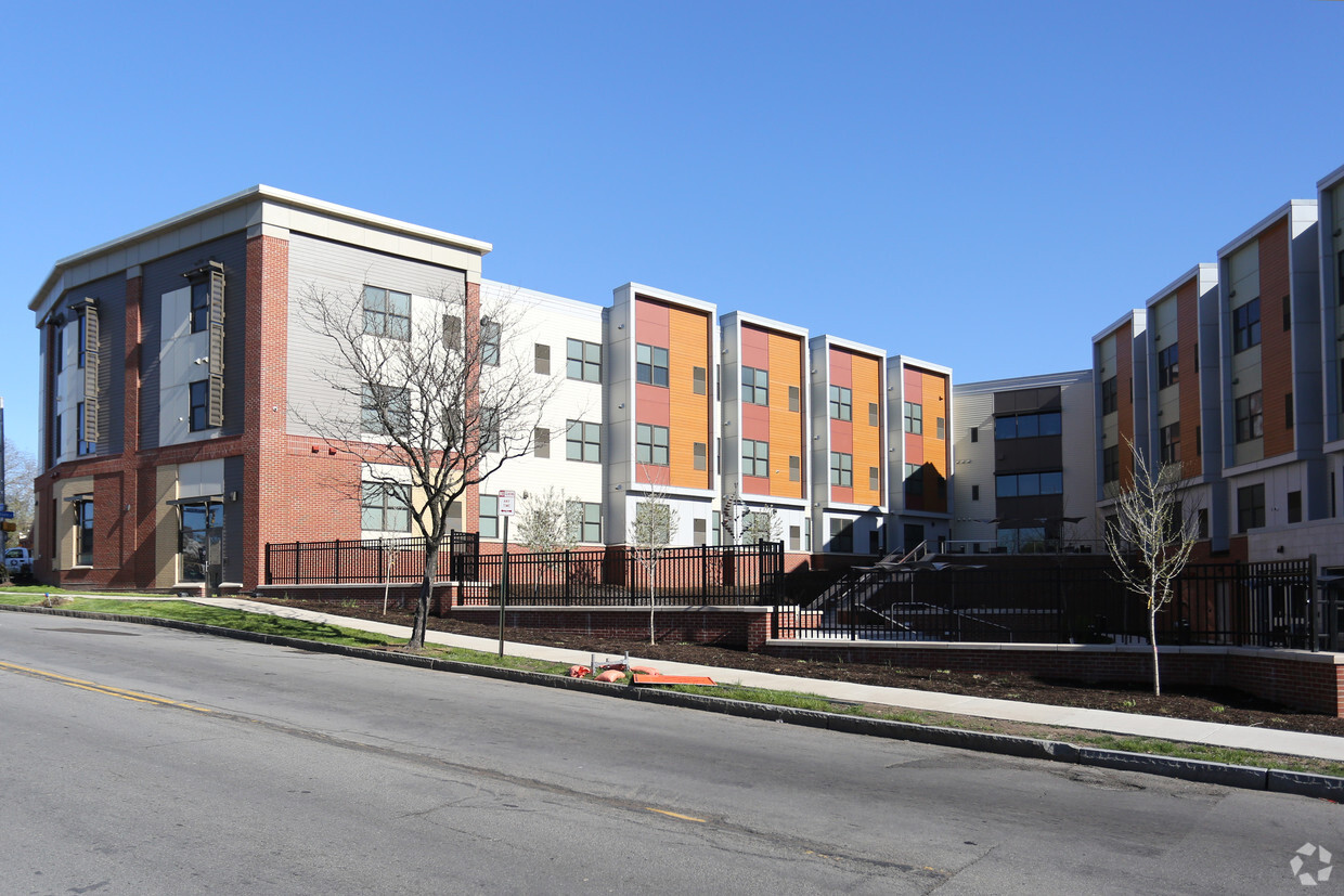 Foto del edificio - Upper Falls Square