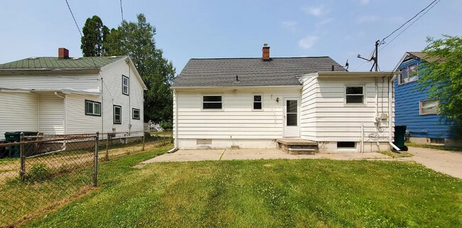 Building Photo - 3006 Alfred Ave
