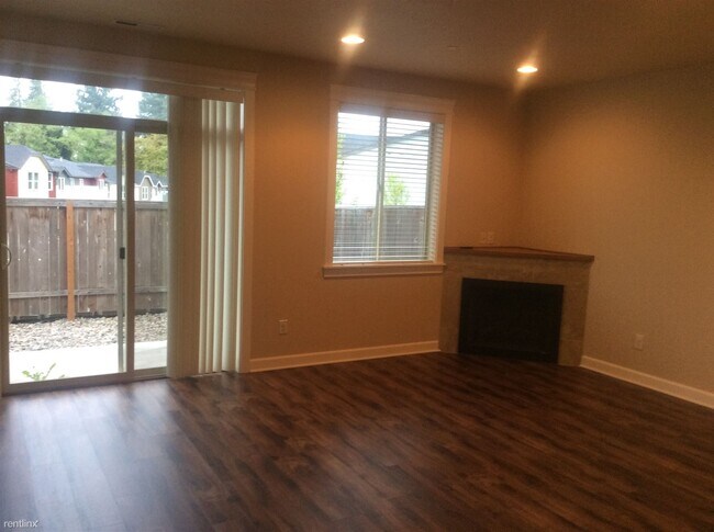 Foto del edificio - 3 br, 2.5 bath Townhome - 243 North 33rd C...