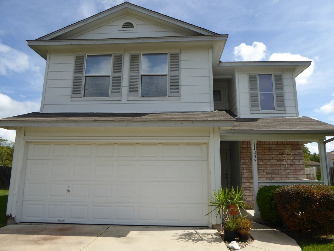 Primary Photo - Less than 10 miles to Randolph AFB!