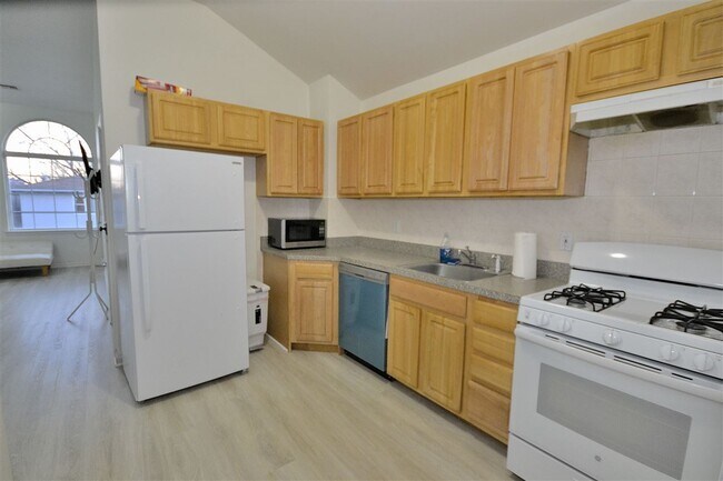Building Photo - 36 Jewett Ave