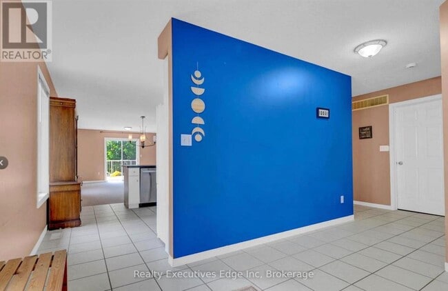 Building Photo - 276 Watson Pkwy N