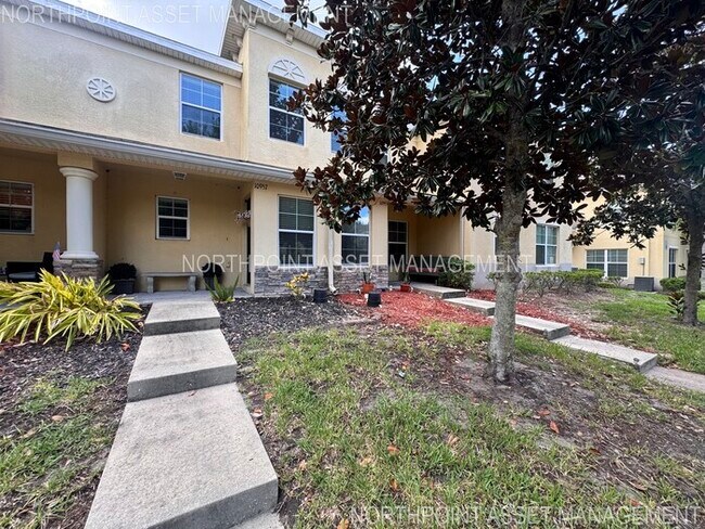 Foto del edificio - FURNISHED Summerfield Townhome