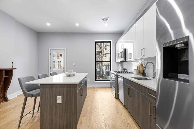 Foto del edificio - 307 W 136th St