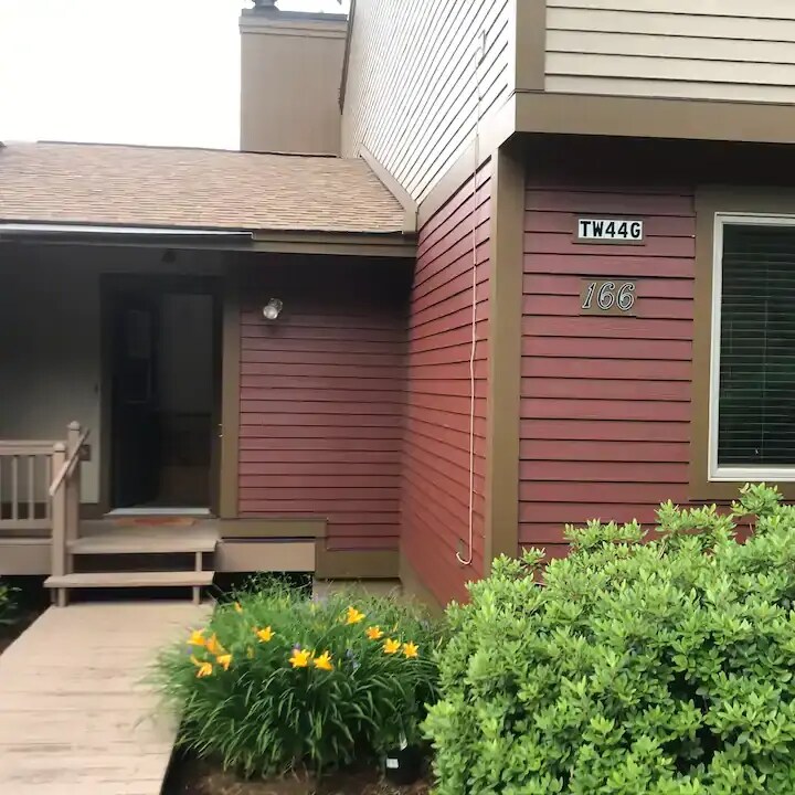 Foto del edificio - 44 Tanglewood Rd