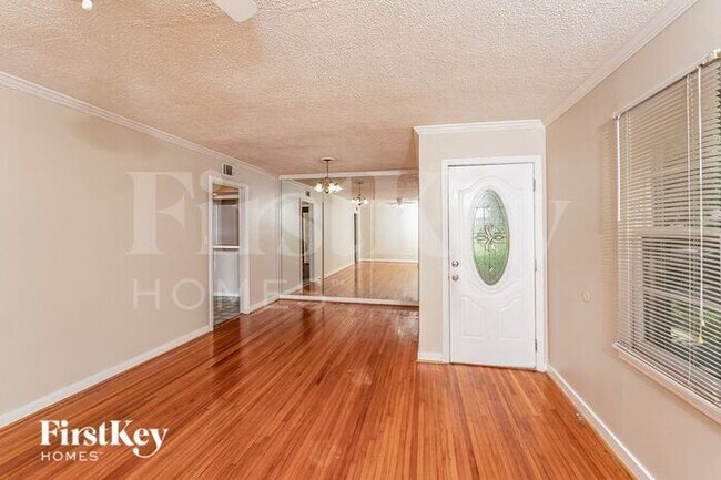 Building Photo - 308 Orange Cir