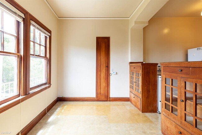 Building Photo - 3 br, 1 bath  - 1850 Arch St Apt 3