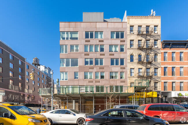 Building Photo - 653 10th Ave