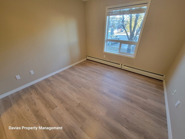 Photo du bâtiment - 7339 Terwillegar Dr S NW