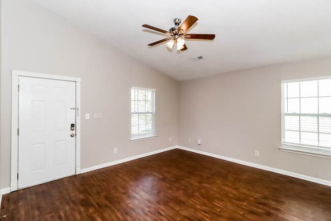 Building Photo - 15123 De Havilland Dr