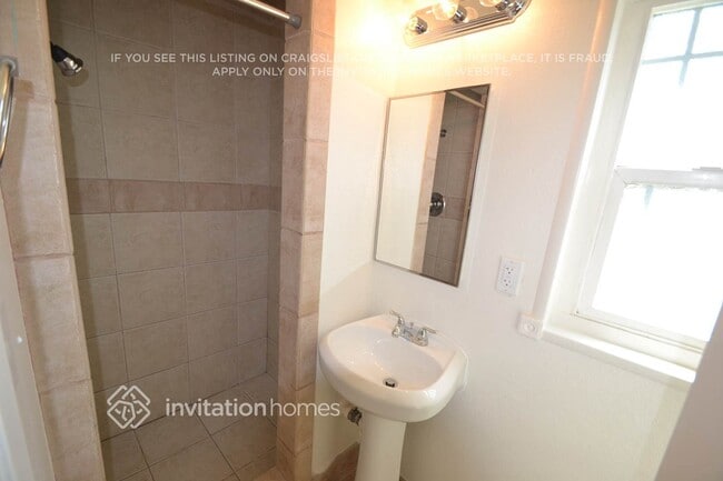 Foto del edificio - 6771 Dwight Way