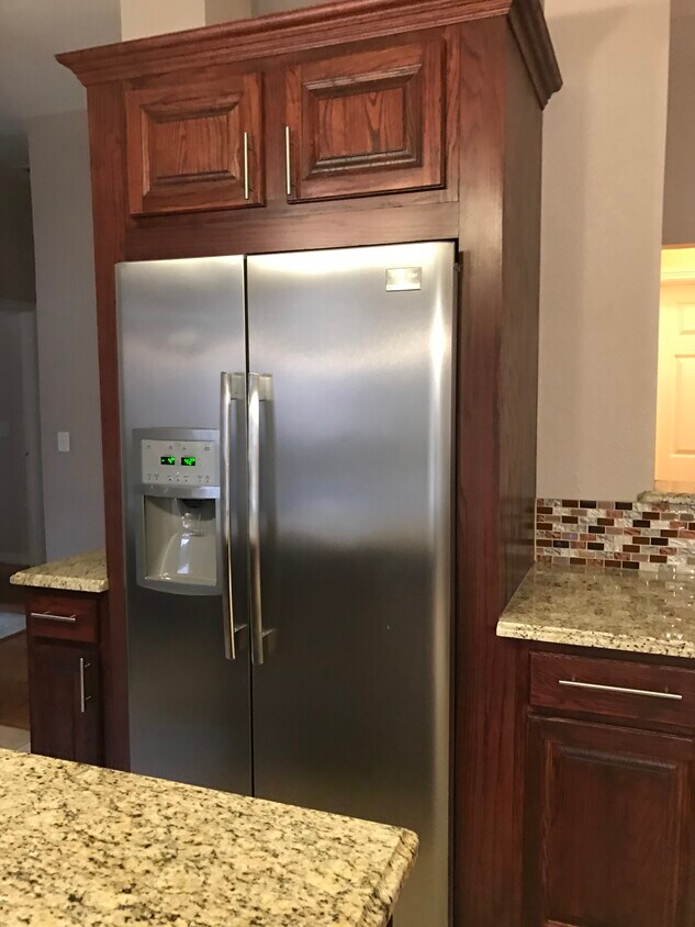 Foto principal - 8200 Kings Ridge Rd