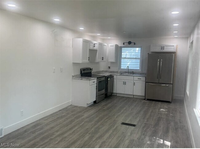 Building Photo - 7843 Emery Cir